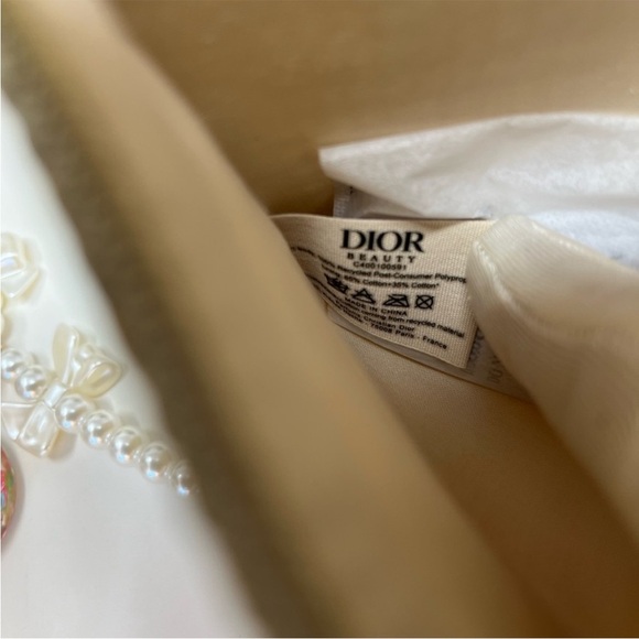 Dior Raffia Clutch with removable chain! - Picture 4 of 4